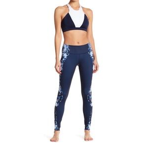 Alo Yoga Airbrush Leggings in Dark Crystal Navy blue